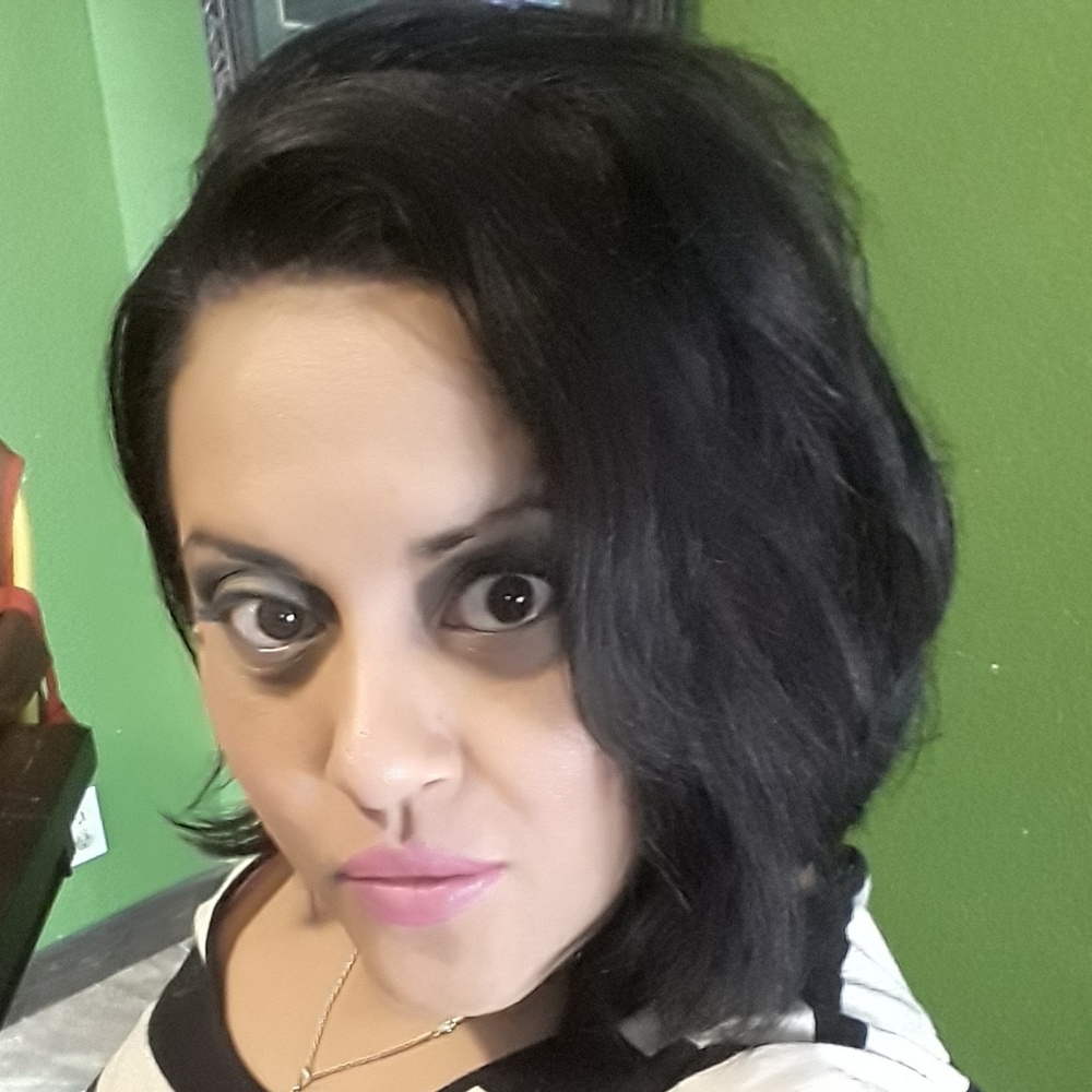 Meet your Posher, Claudia